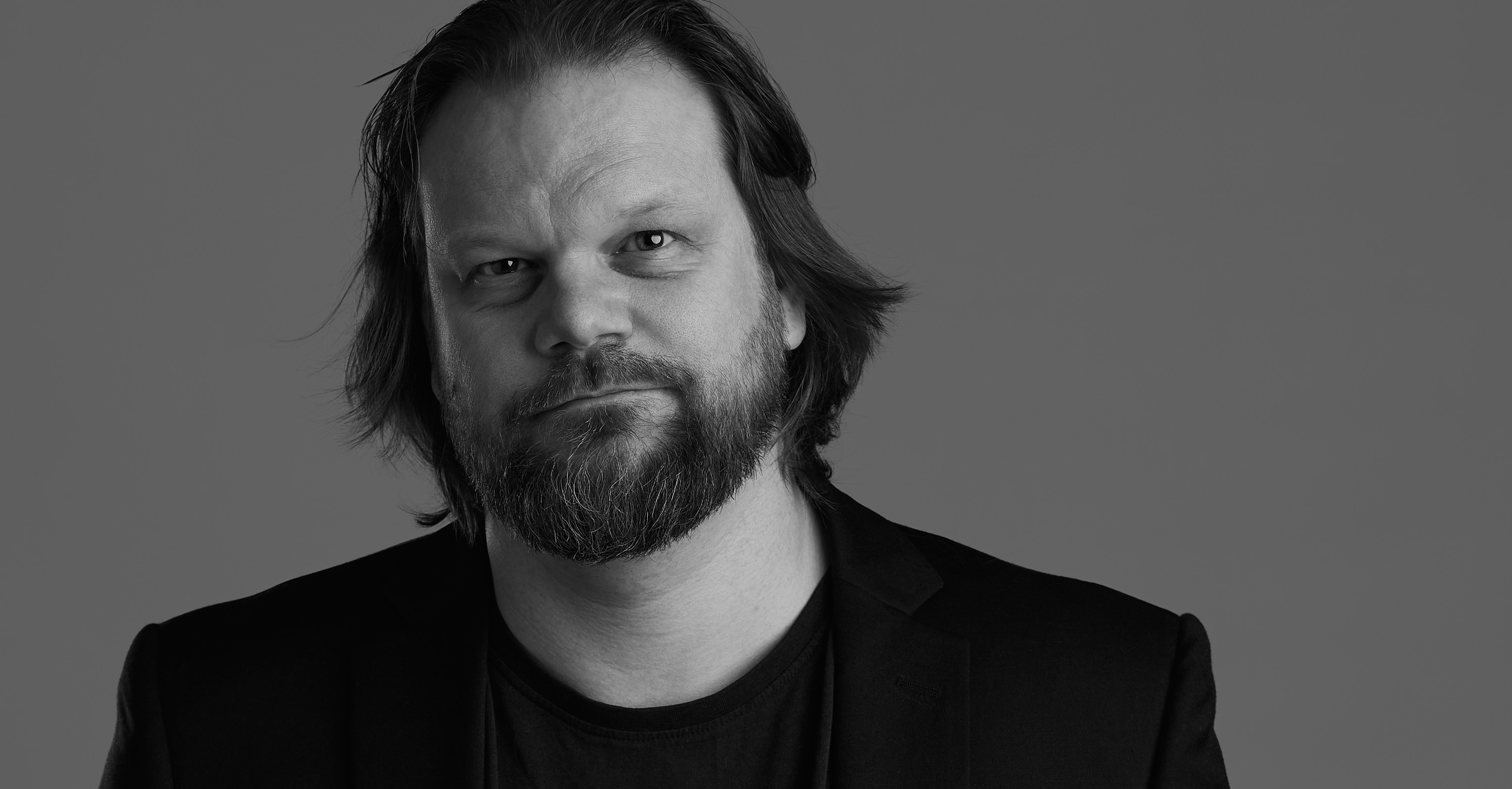 Johannes - Ansiktsbild på en IT-konsult som hjälper företag med digitalisering, AI och IT-lösningar.